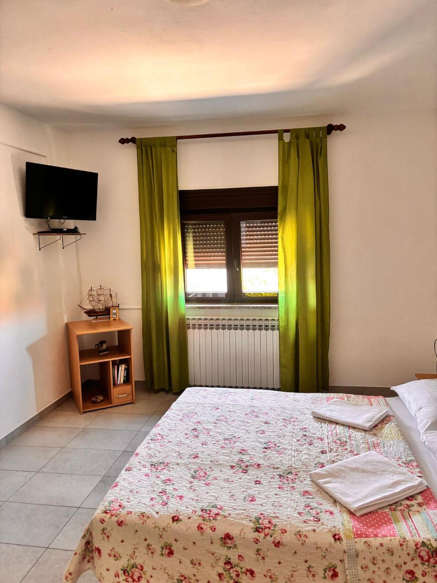 Ruza I Natalija Apartment Karlobag Luaran gambar