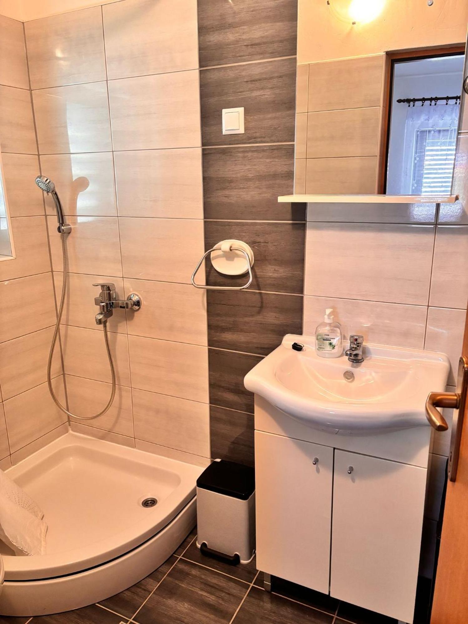 Ruza I Natalija Apartment Karlobag Bilik gambar
