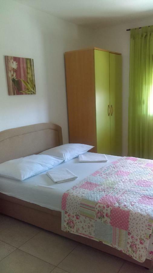 Ruza I Natalija Apartment Karlobag Luaran gambar